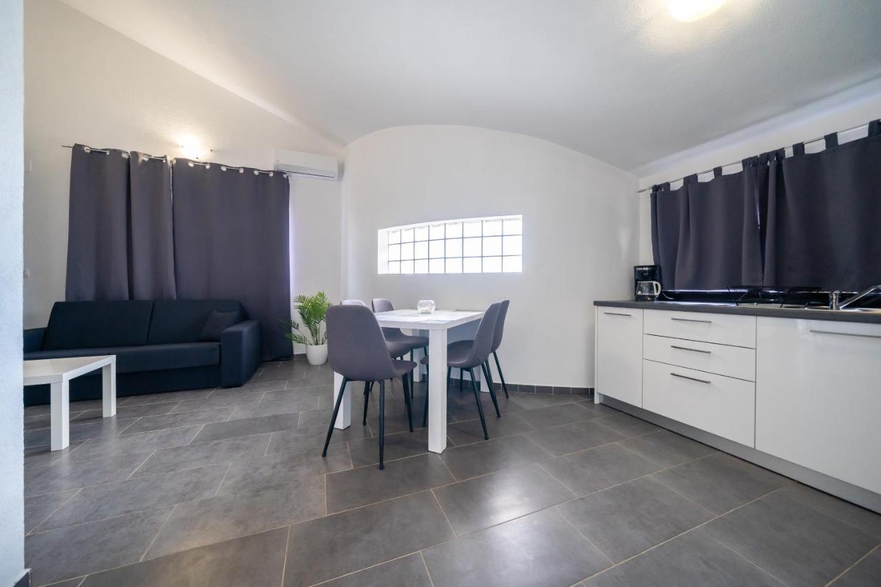 Holiday Apartments Amarilis باكوشتاني المظهر الخارجي الصورة