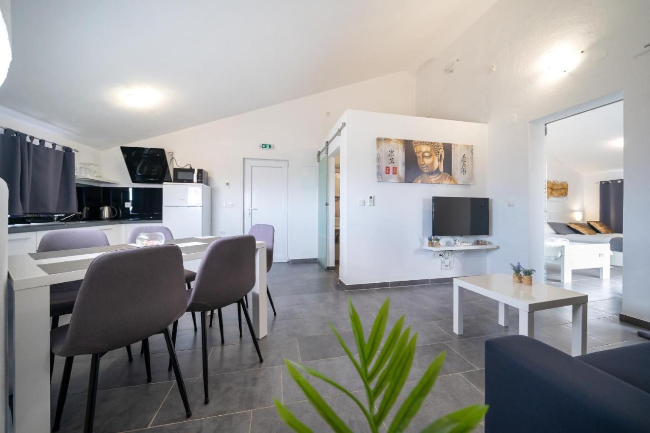 Holiday Apartments Amarilis باكوشتاني المظهر الخارجي الصورة